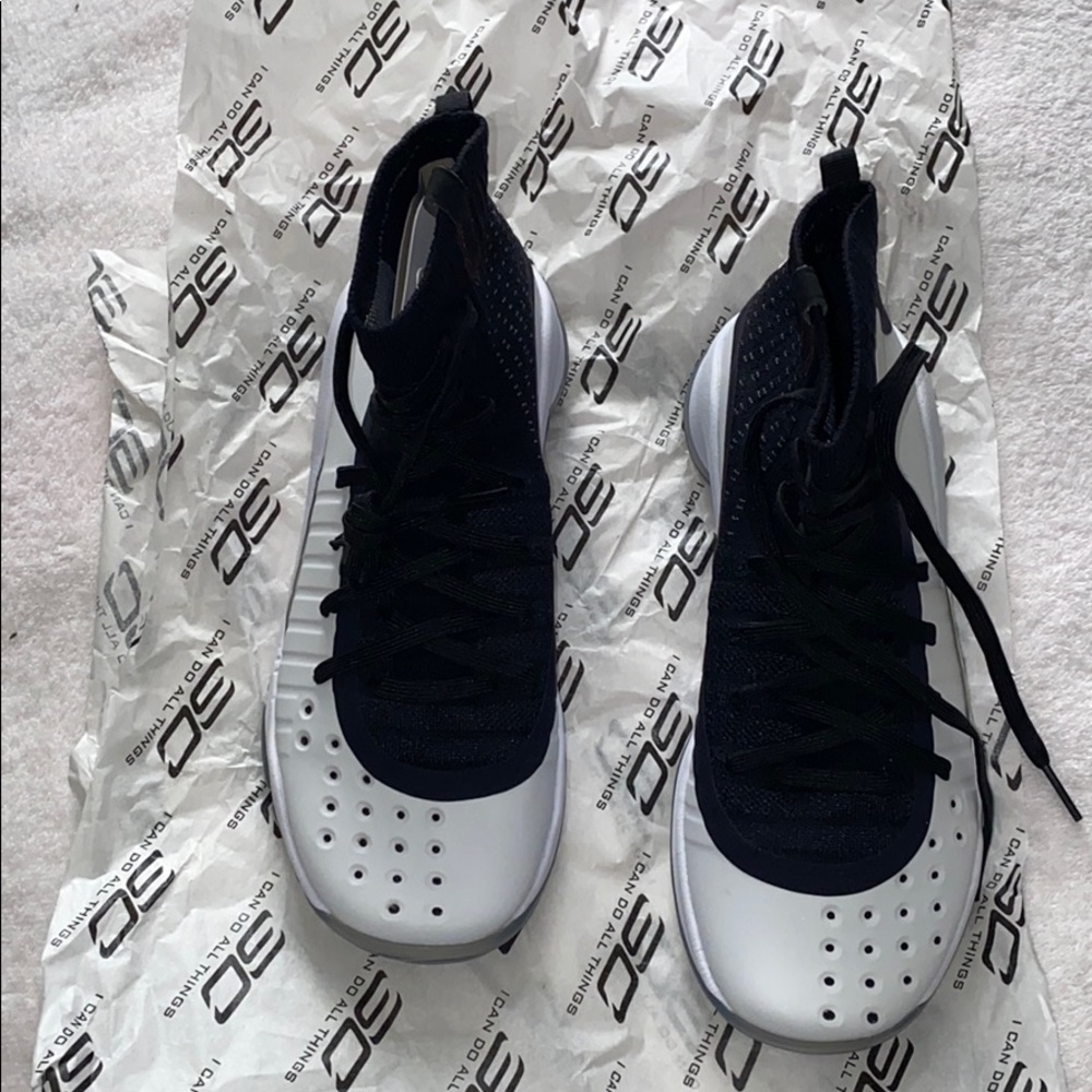 Brand New GS CURRY 4 MID 5.5
